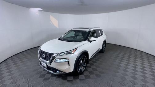 Pearl White Tricoat 2022 Nissan Rogue SL