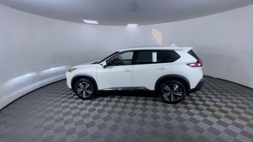 Pearl White Tricoat 2022 Nissan Rogue SL