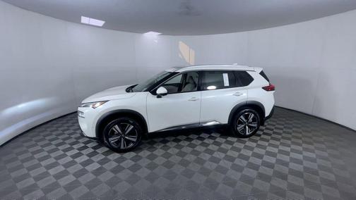 Pearl White Tricoat 2022 Nissan Rogue SL