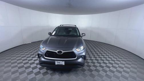 Magnetic Gray Metallic 2025 Toyota Highlander Hybrid XLE