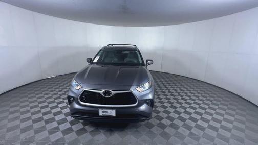 Magnetic Gray Metallic 2025 Toyota Highlander Hybrid XLE