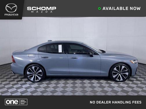 2022 Volvo S60 T5 Momentum