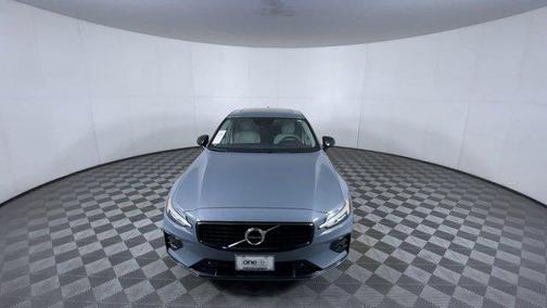 2022 Volvo S60 T5 Momentum