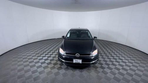 Deep Black Pearl 2020 Volkswagen Golf 1.4T TSI