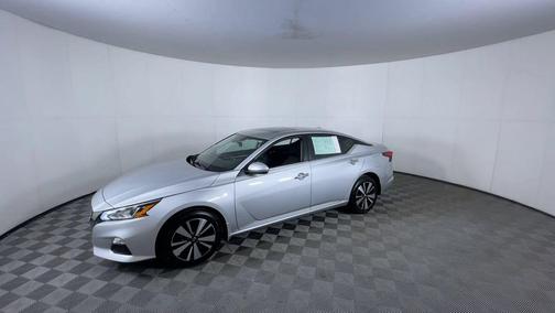 Brilliant Silver Metallic 2022 Nissan Altima 2.5 SV