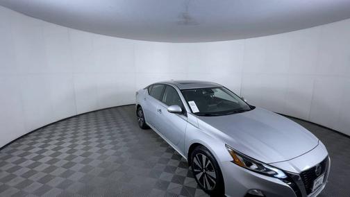 Brilliant Silver Metallic 2022 Nissan Altima 2.5 SV