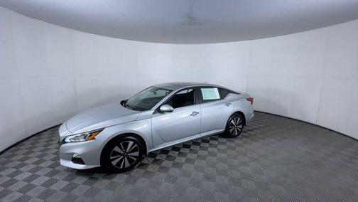 Brilliant Silver Metallic 2022 Nissan Altima 2.5 SV