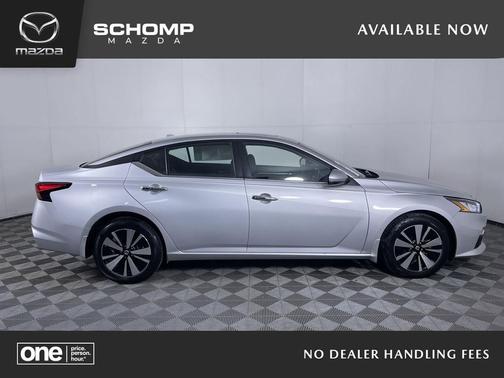 Brilliant Silver Metallic 2022 Nissan Altima 2.5 SV