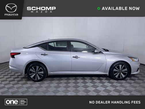 Brilliant Silver Metallic 2022 Nissan Altima 2.5 SV Sedan
