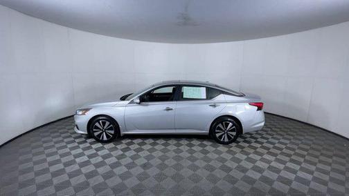 Brilliant Silver Metallic 2022 Nissan Altima 2.5 SV