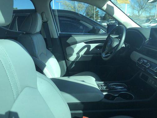 2025 Honda Pilot Touring 8-Passenger