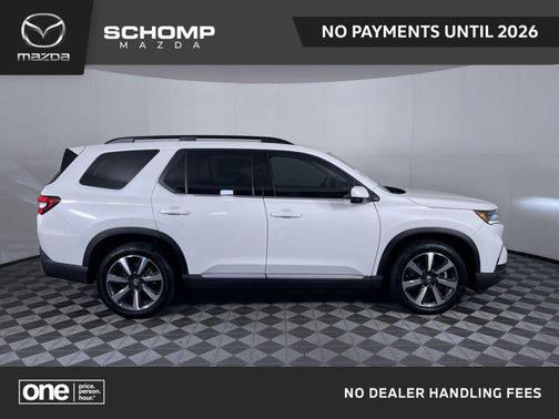 2025 Honda Pilot Touring 8-Passenger
