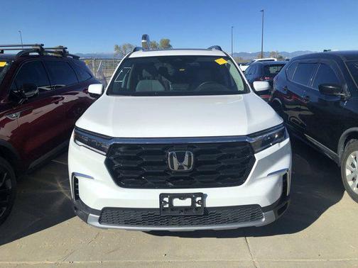 2025 Honda Pilot Touring 8-Passenger