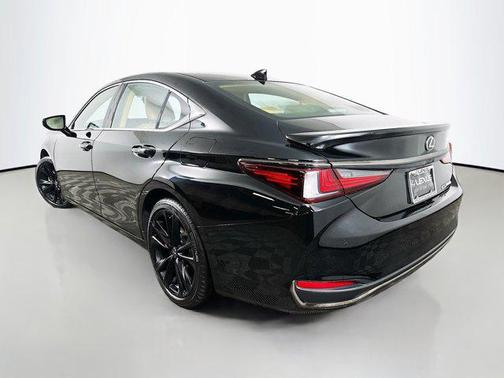 2025 Lexus ES 300h F SPORT Design