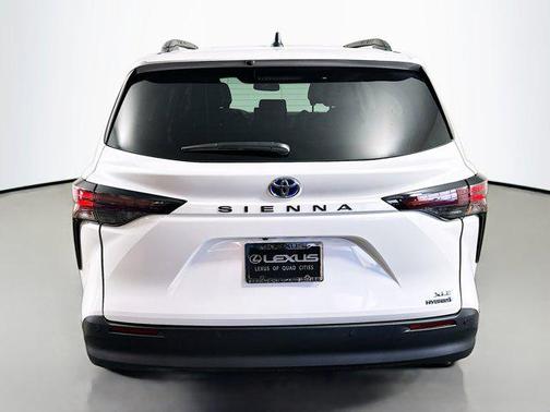 2023 Toyota Sienna XLE 8 Passenger