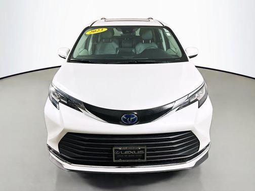 2023 Toyota Sienna XLE 8 Passenger