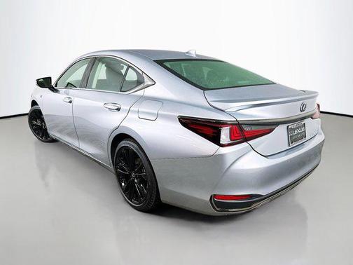 2025 Lexus ES 300h F SPORT Design