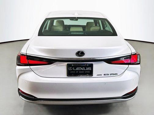2021 Lexus ES 250 Base