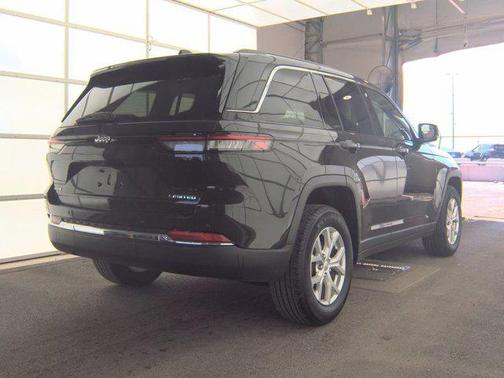 Rocky Mountain Pearlcoat 2023 Jeep Grand Cherokee Limited