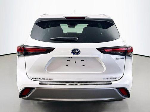 Wind Chill Pearl 2024 Toyota Highlander Hybrid Platinum