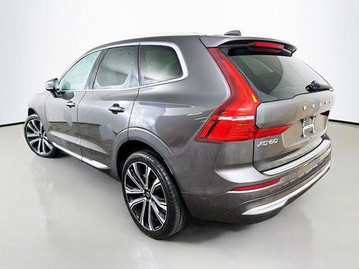 2023 Volvo XC60 B5 Ultimate Bright Theme