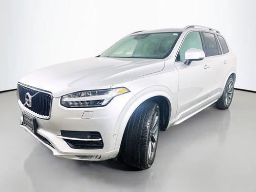 2017 Volvo XC90 T6 Momentum