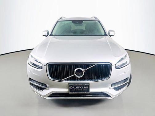 2017 Volvo XC90 T6 Momentum