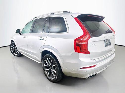 2017 Volvo XC90 T6 Momentum