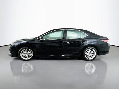 2020 Toyota Camry Hybrid XLE