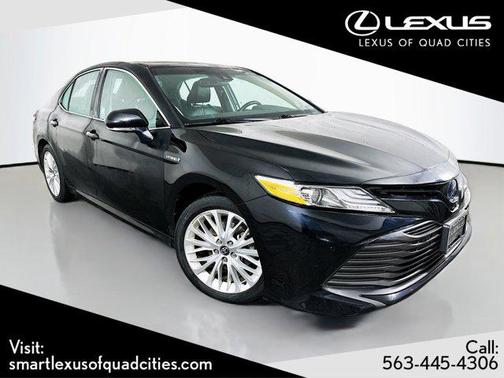 2020 Toyota Camry Hybrid XLE