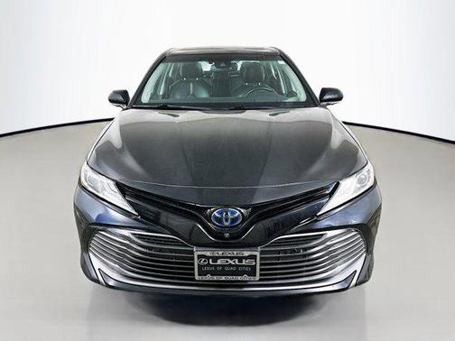2020 Toyota Camry Hybrid XLE