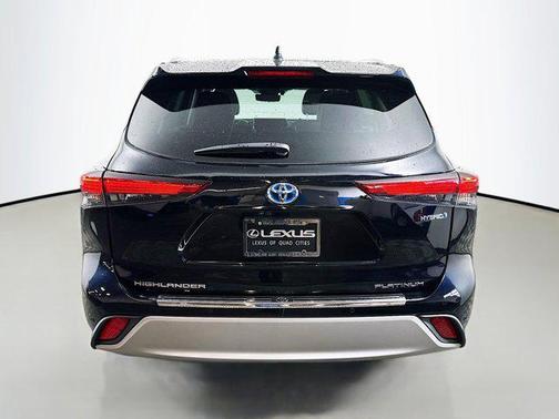 2021 Toyota Highlander Hybrid Platinum