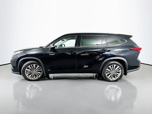 2021 Toyota Highlander Hybrid Platinum