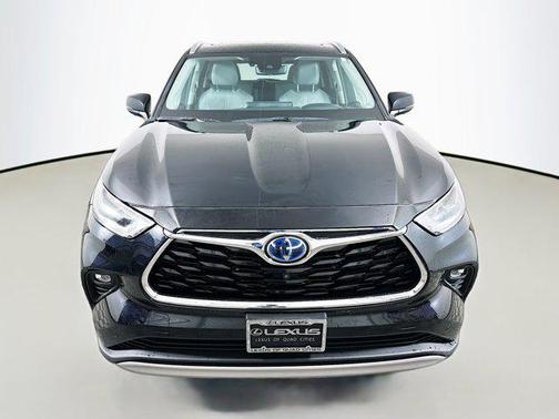 2021 Toyota Highlander Hybrid Platinum