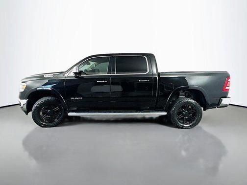 Diamond Black Crystal Pearlcoat 2019 RAM 1500 Laramie