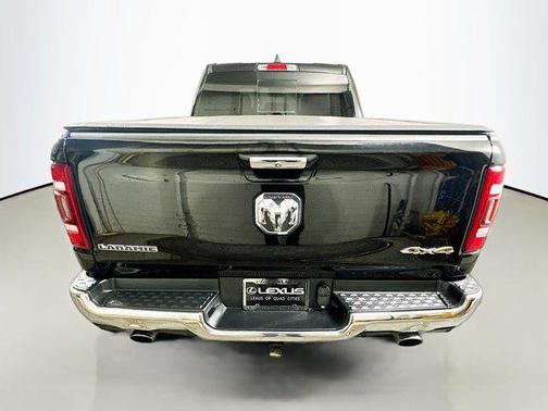 Diamond Black Crystal Pearlcoat 2019 RAM 1500 Laramie