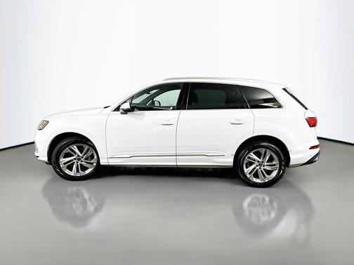 Glacier White Metallic 2023 Audi Q7 55 Premium