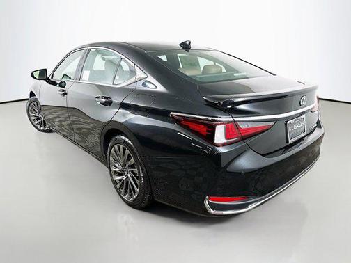2025 Lexus ES 300h Luxury