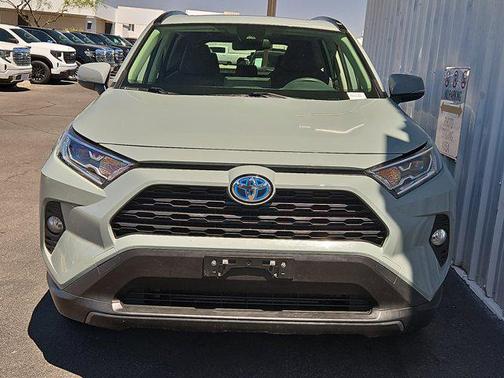 2021 Toyota RAV4 Hybrid XLE