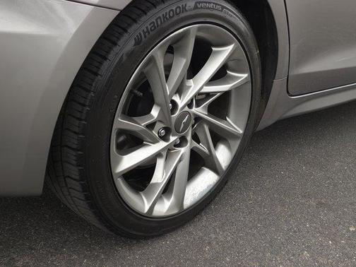 2022 Genesis G70 2.0T RWD