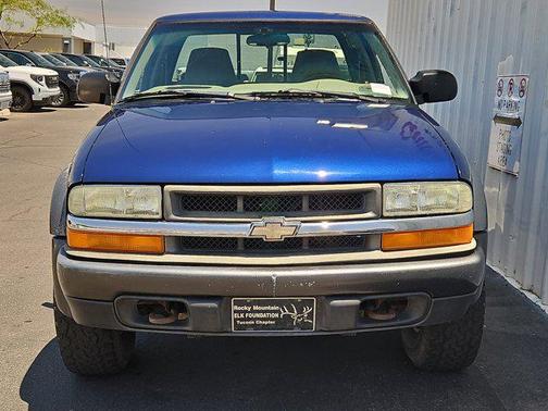 2002 Chevrolet S-10 Base