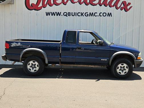 2002 Chevrolet S-10 Base