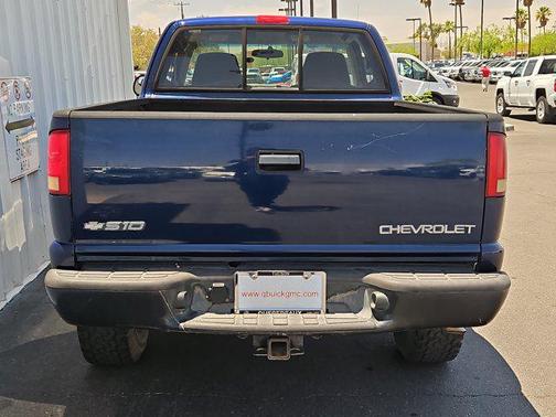 2002 Chevrolet S-10 Base