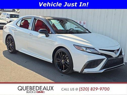 WIND CHILL PEARL/MIDNIGHT BLAC 2021 Toyota Camry XSE