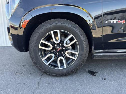 2024 GMC Yukon 4WD AT4