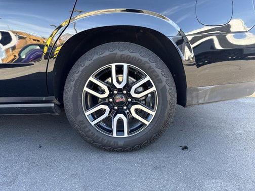 2024 GMC Yukon 4WD AT4