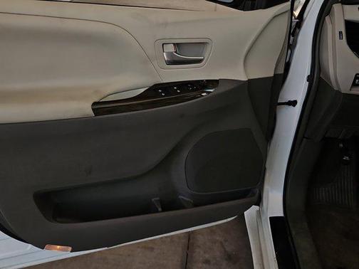 2016 Toyota Sienna XLE Premium