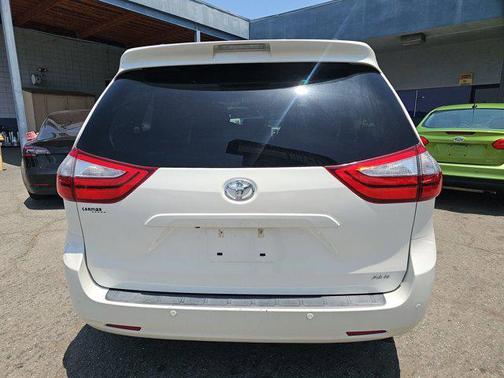 2016 Toyota Sienna XLE Premium