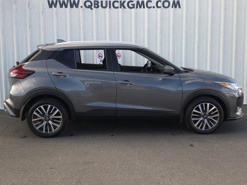 2022 Nissan Kicks SV