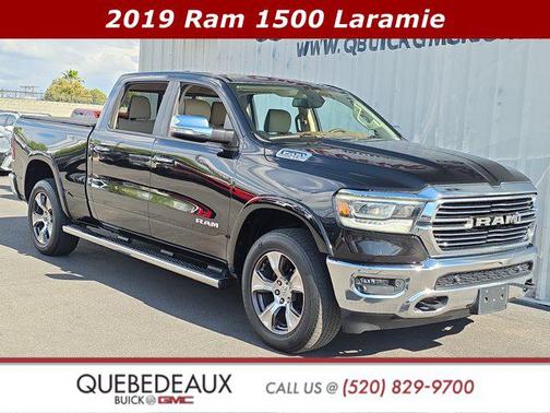Diamond Black Crystal Pearlcoat 2019 RAM 1500 Laramie